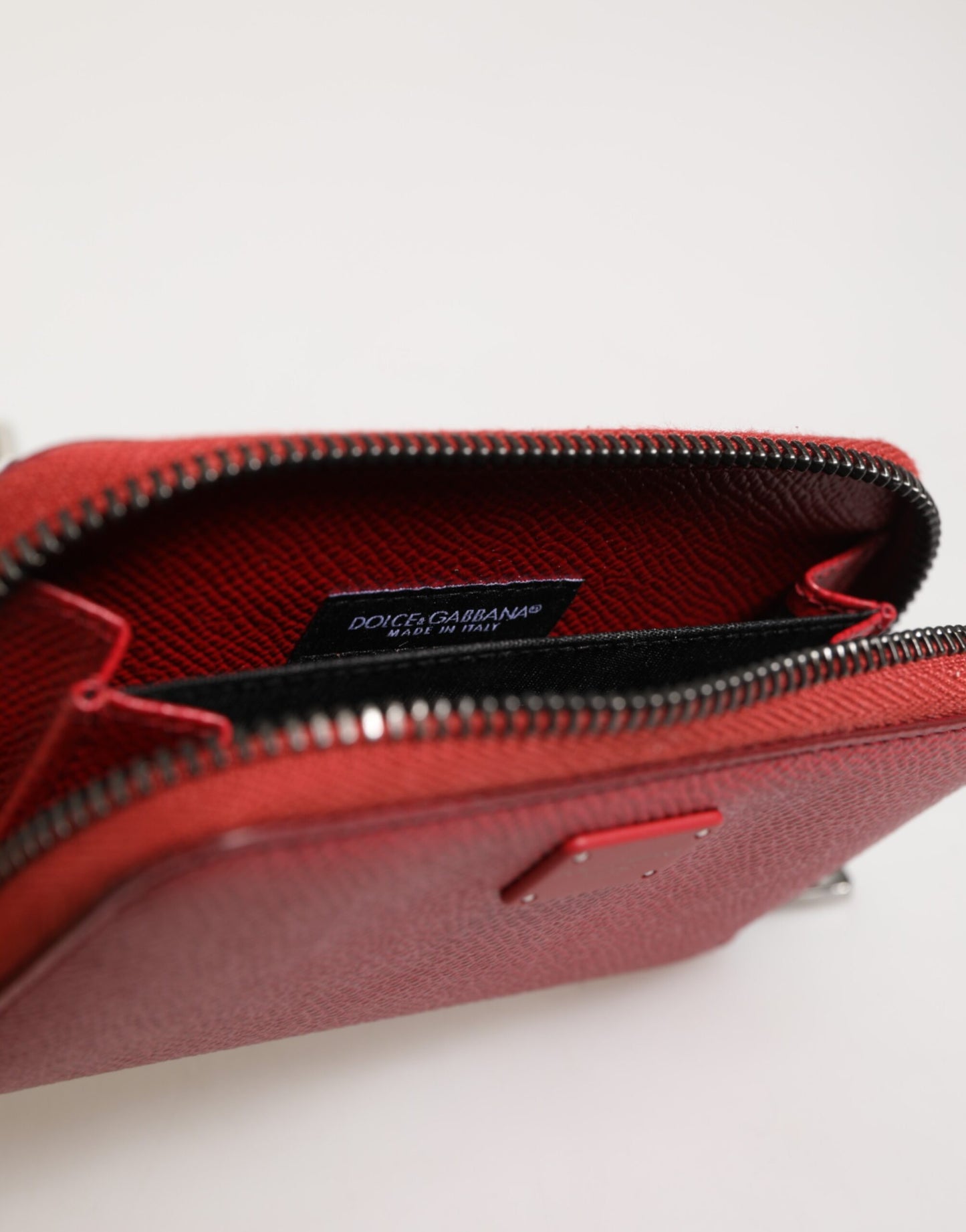 Dolce & Gabbana Rotes Leder-Geldbörse mit Rundum-Reißverschluss und Logo-Plakette für Herren