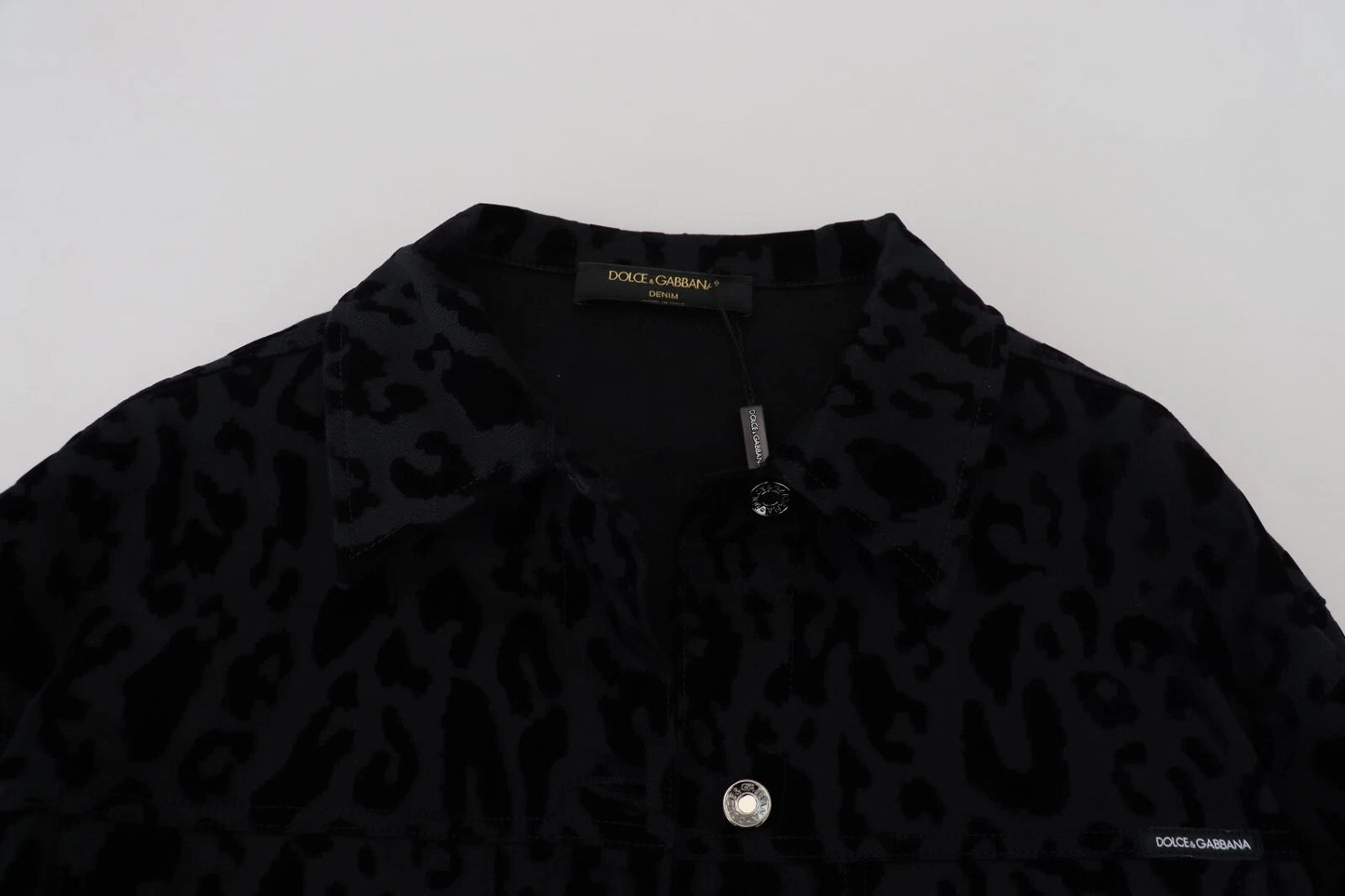 Dolce & Gabbana – Langärmlige Jeansjacke aus schwarzer Baumwolle mit Leopardenmuster