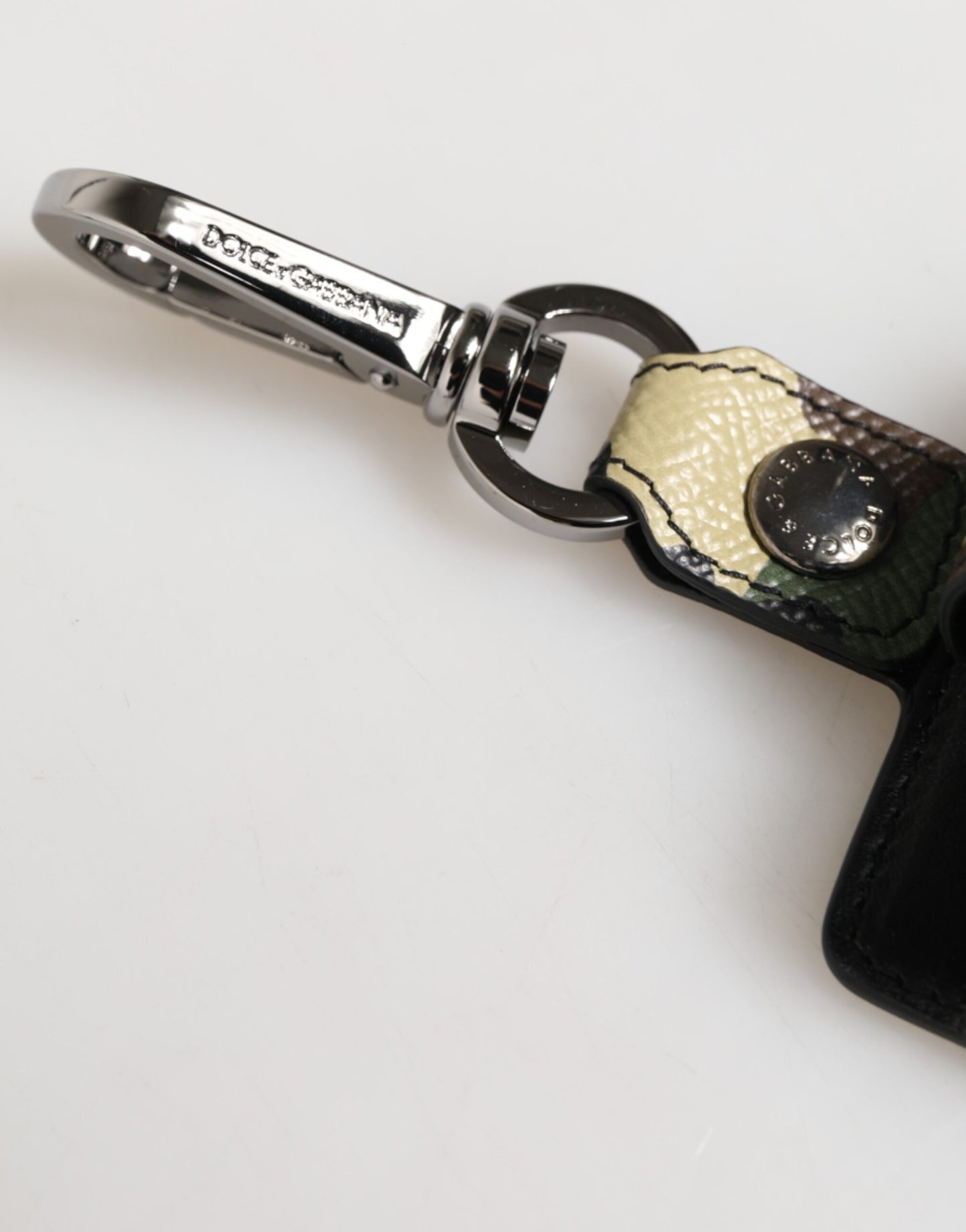 Dolce & Gabbana Airpods-Etui aus mehrfarbigem Camouflage-Leder mit Metall-Accessoire