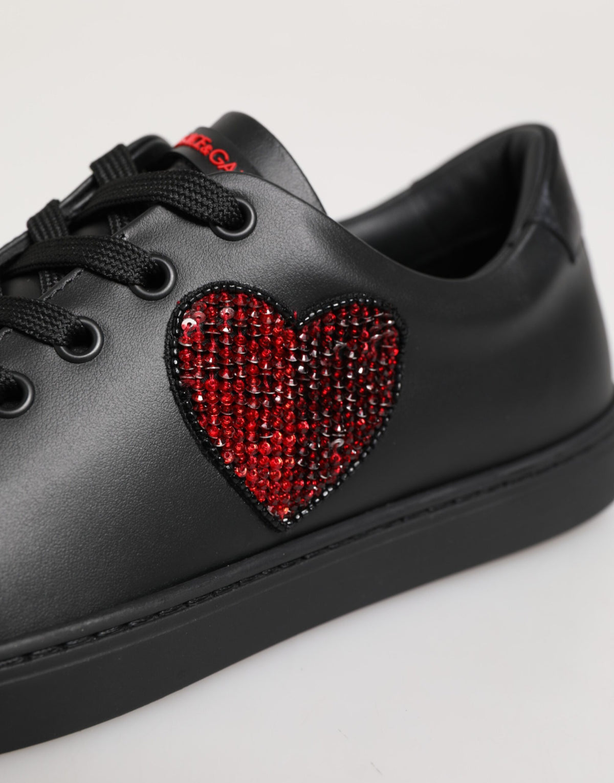 Dolce & Gabbana Schwarze Leder Kristall Herz Low Top Sneakers Schuhe