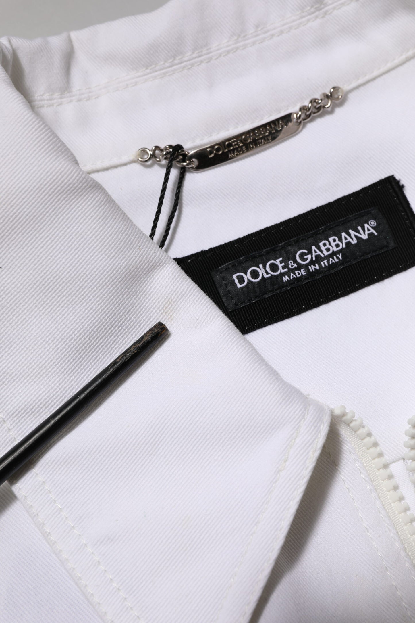 Dolce & Gabbana – Weiße Utility-Jumpsuithose mit Reißverschluss und Barcode-Patch
