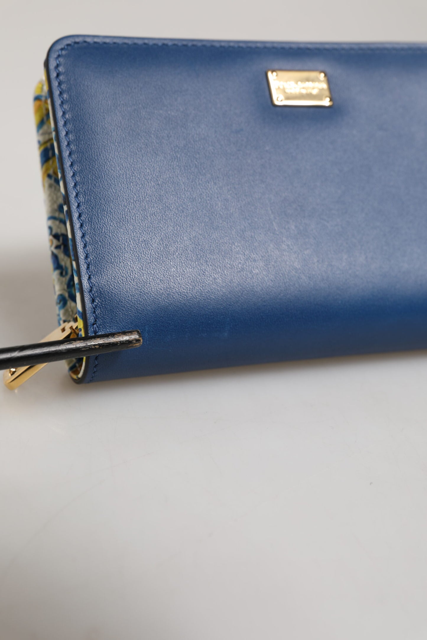 Dolce & Gabbana – Kartenetui mit Reißverschluss und kontinentalem Fliesendruck aus blauem Leder