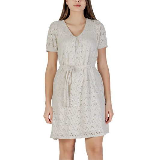 Vila Clothes – Beige Shorts aus recyceltem Polyester