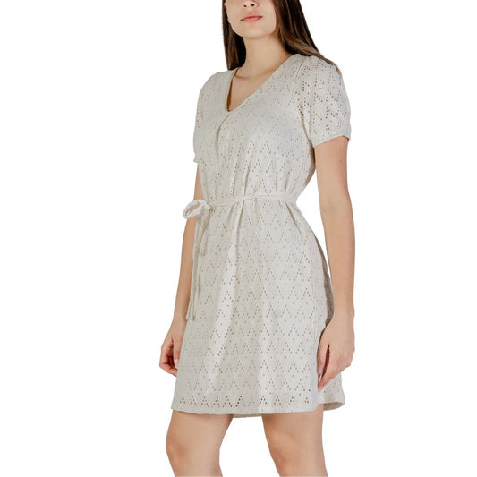 Vila Clothes – Beige Shorts aus recyceltem Polyester