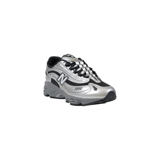 New Balance silberfarbene Synthetik-Sneaker für sportliche Aktivitäten