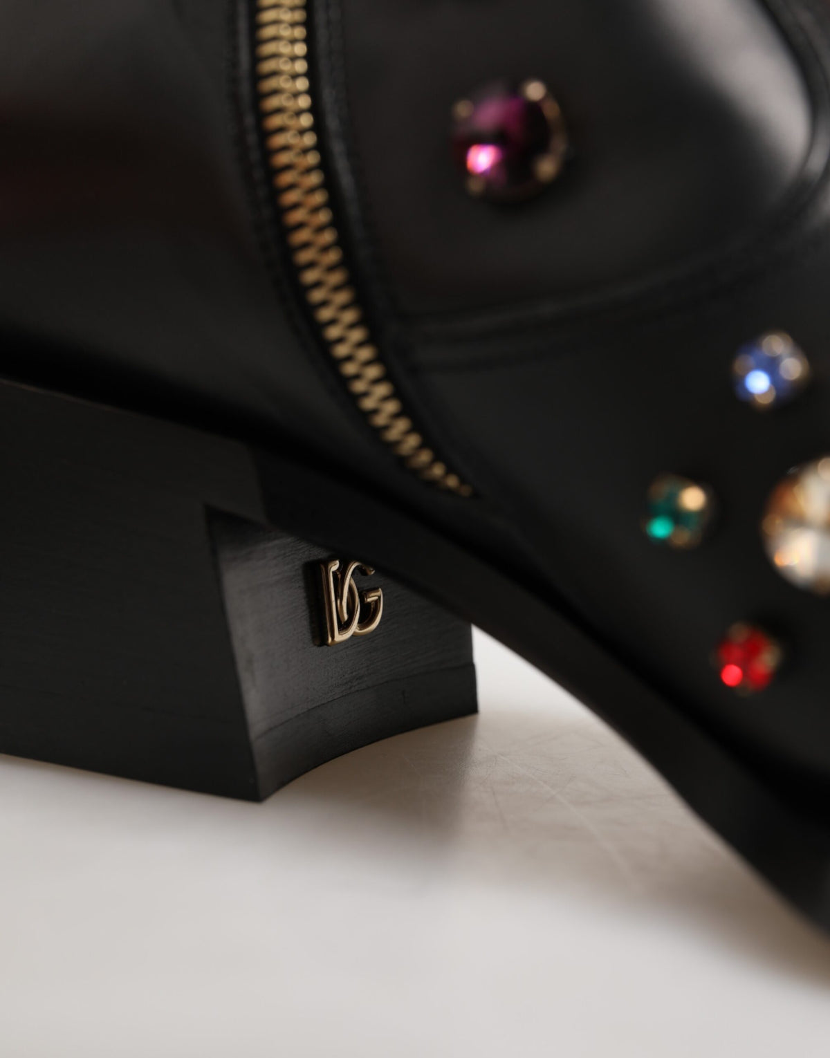Dolce & Gabbana Schwarze, mit Kristallen verzierte Herren-Kurzstiefel