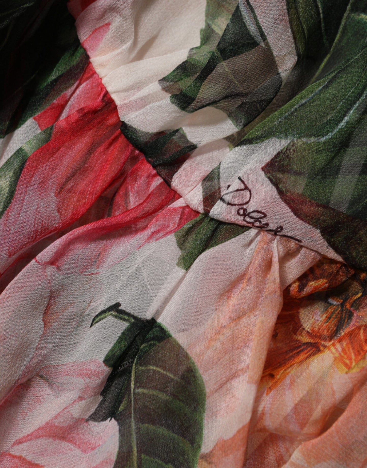 Dolce & Gabbana – Blusentop aus Seide mit V-Ausschnitt und Kamelien-Print in Rosa