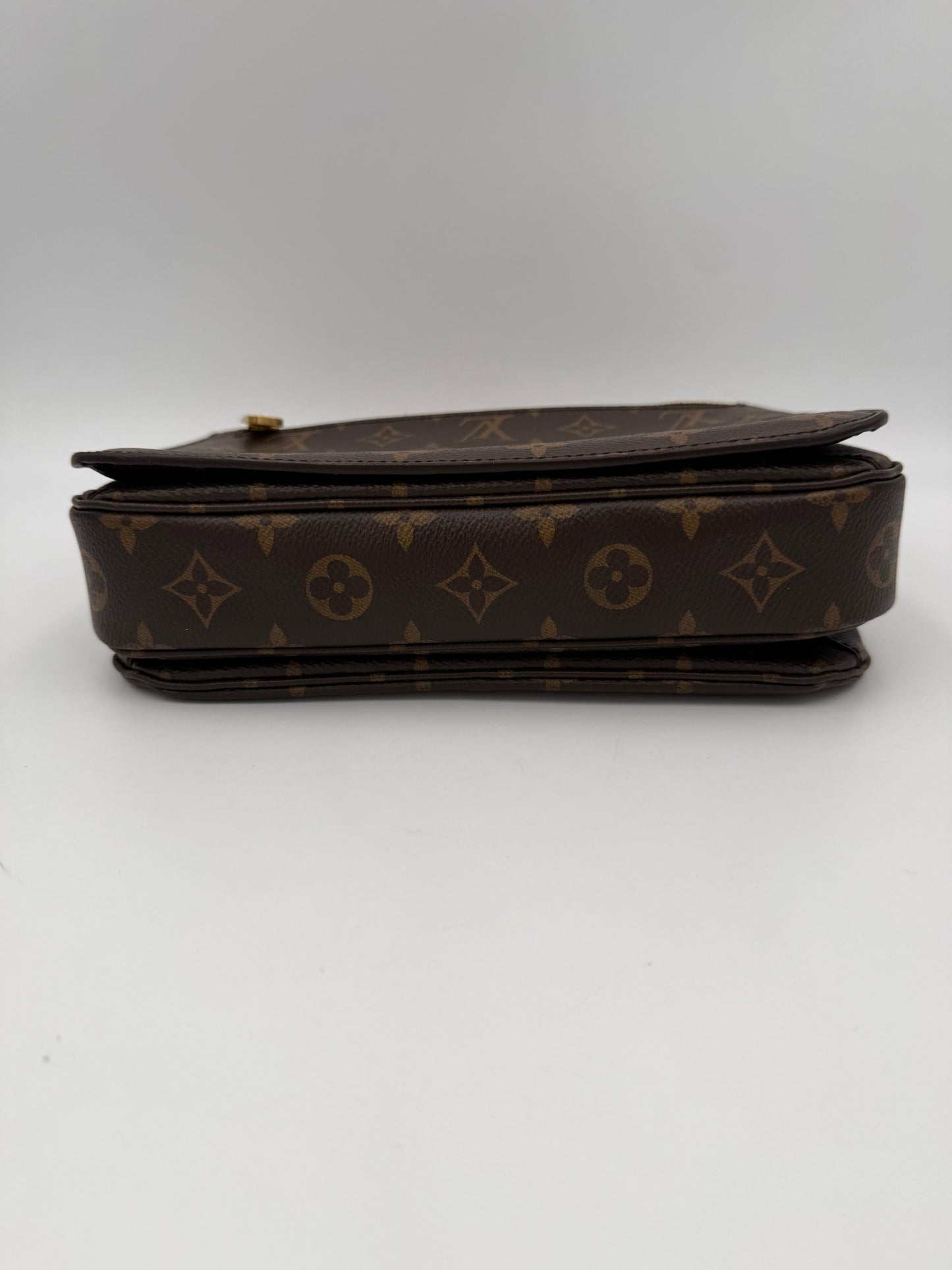 Louis Vuitton LOUIS VUITTON METIS Monogram Handbag