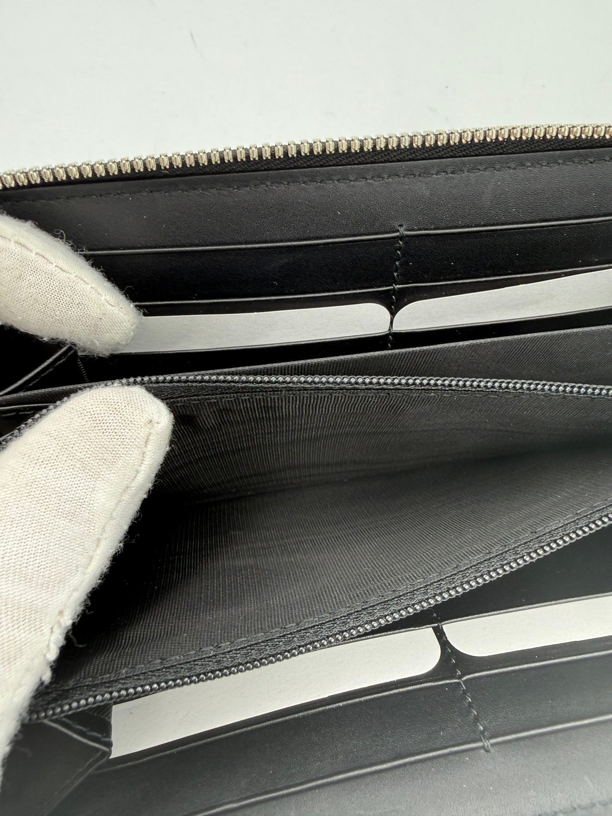 Gucci Geldbörse aus schwarzem Leder