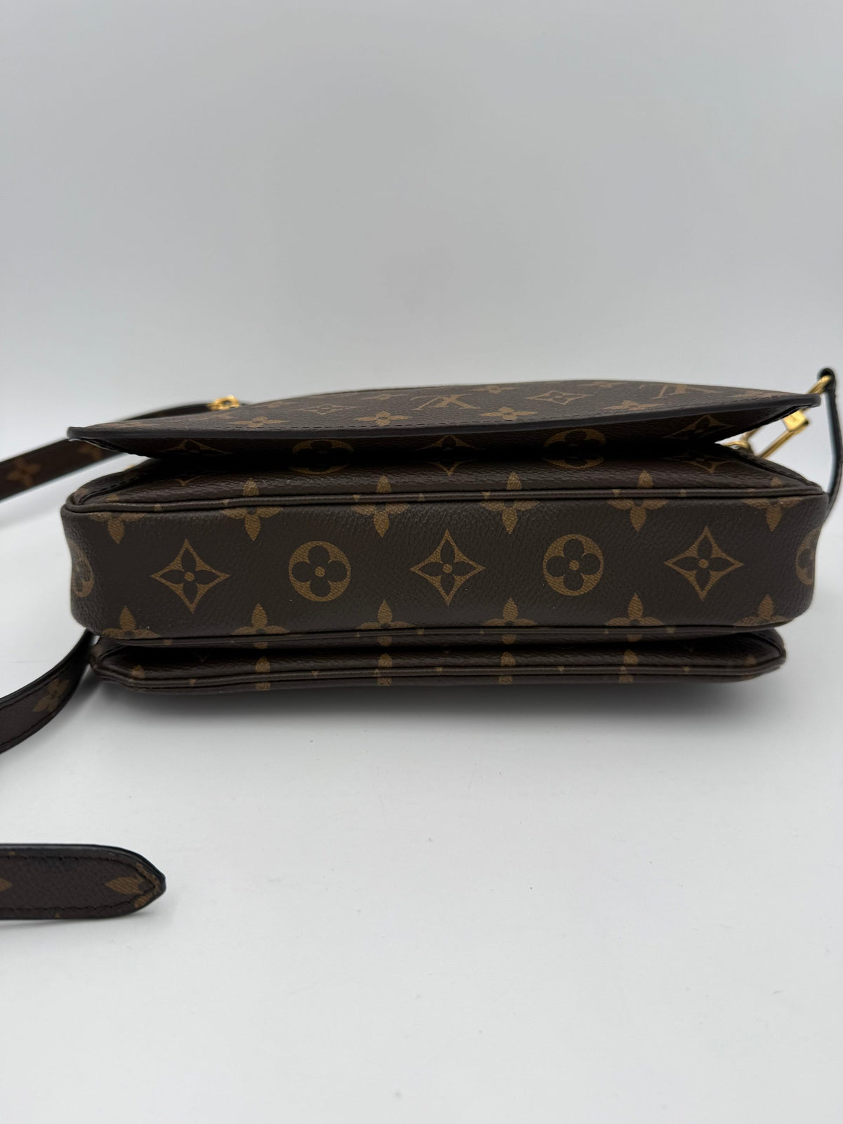 Louis Vuitton LOUIS VUITTON METIS Monogram with Shoulder Strap