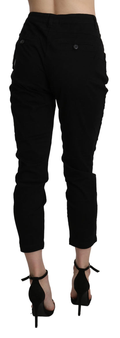 Acht – Schwarze, enge Caprihose aus Baumwolle mit hoher Taille und kurzem Schnitt