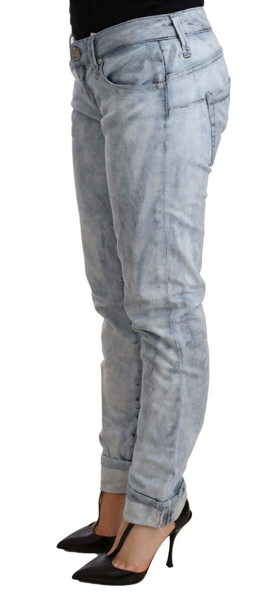 Acht – Hellblaue Jeanshose aus gewaschener Baumwolle mit umgeschlagenem Saum