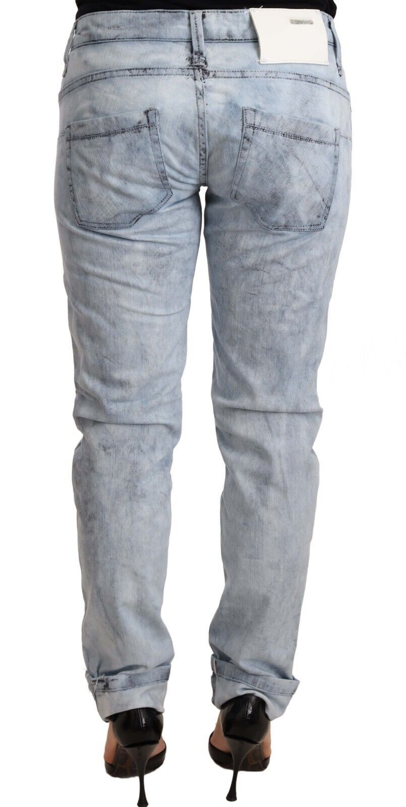 Acht – Hellblaue Jeanshose aus gewaschener Baumwolle mit umgeschlagenem Saum