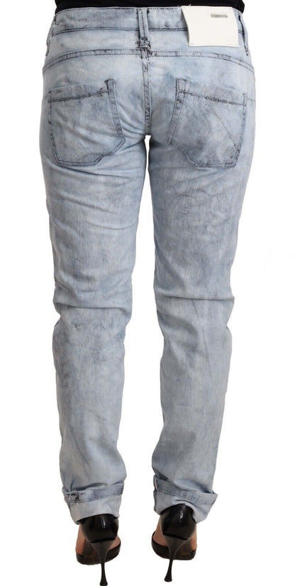 Acht – Hellblaue Jeanshose aus gewaschener Baumwolle mit umgeschlagenem Saum
