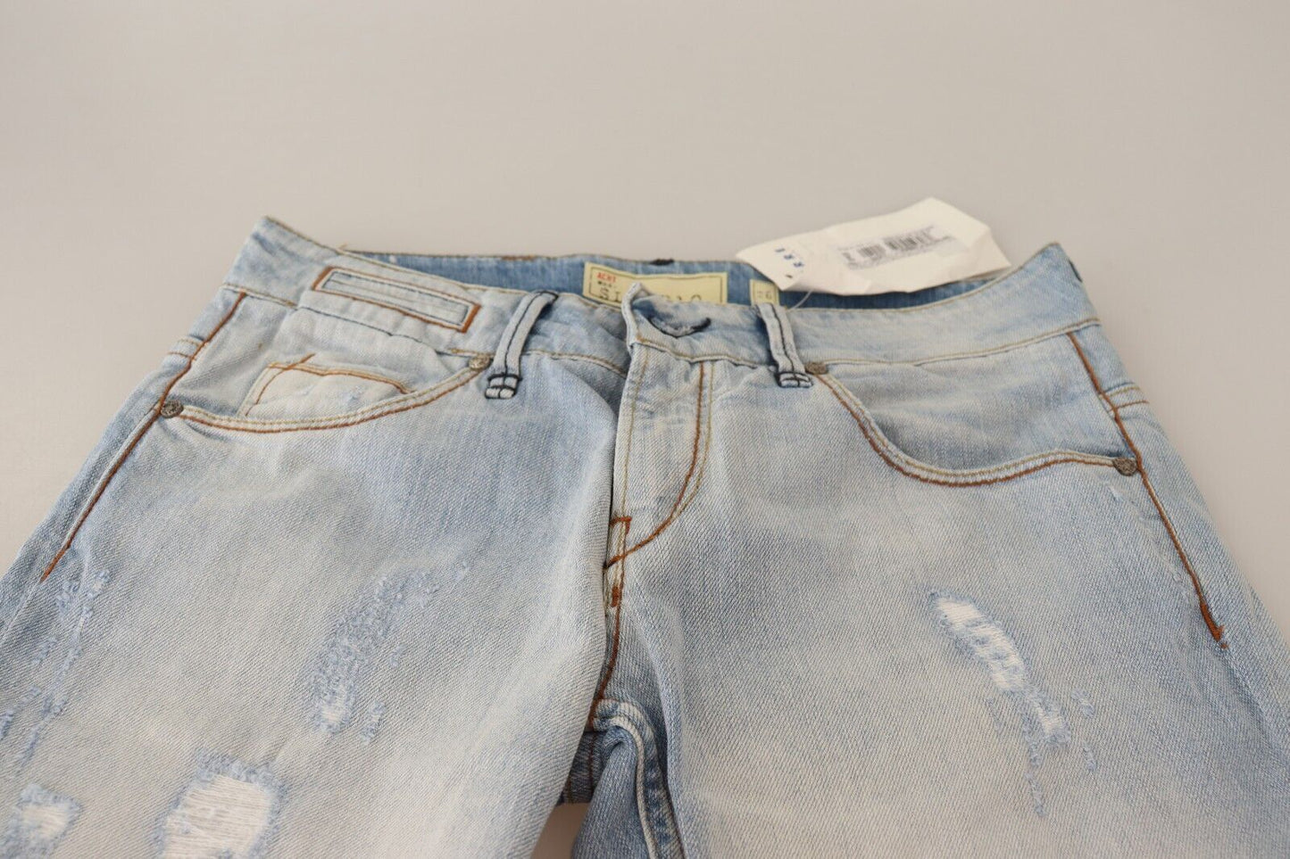 Acht – Hellblaue Jeanshose aus Baumwolle mit umgeschlagenem Saum im Used-Look