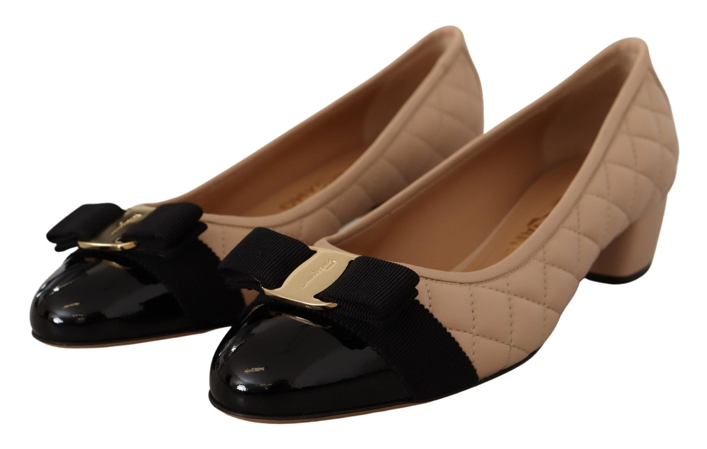 Salvatore Ferragamo Elegante Pumps aus gestepptem Leder in Beige und Schwarz