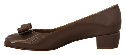 Salvatore Ferragamo Elegante Pumps in Caraway-Braun mit Vara-Schleife