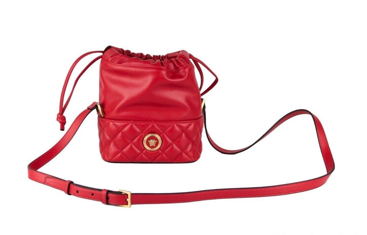 Versace Rote gesteppte Leder-Umhängetasche mit Kordelzug