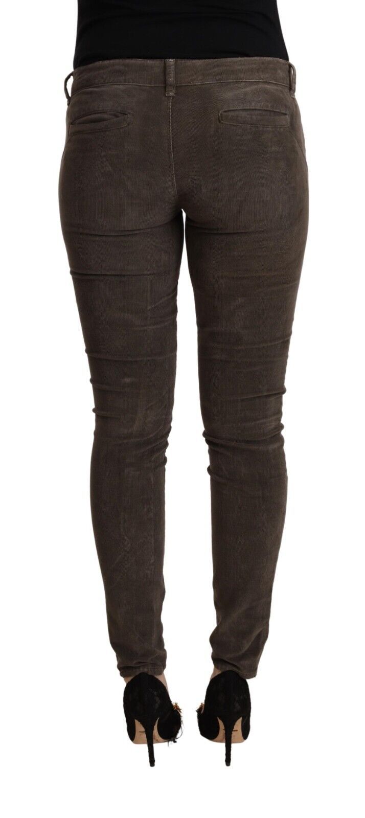 Acht Slim Fit Jeans aus Baumwolle in Braun mit niedriger Taille