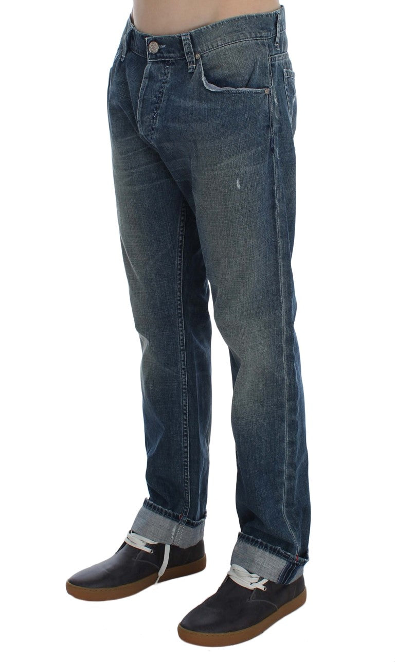 Acht Jeans aus Baumwolldenim in normaler Passform in blauer Waschung