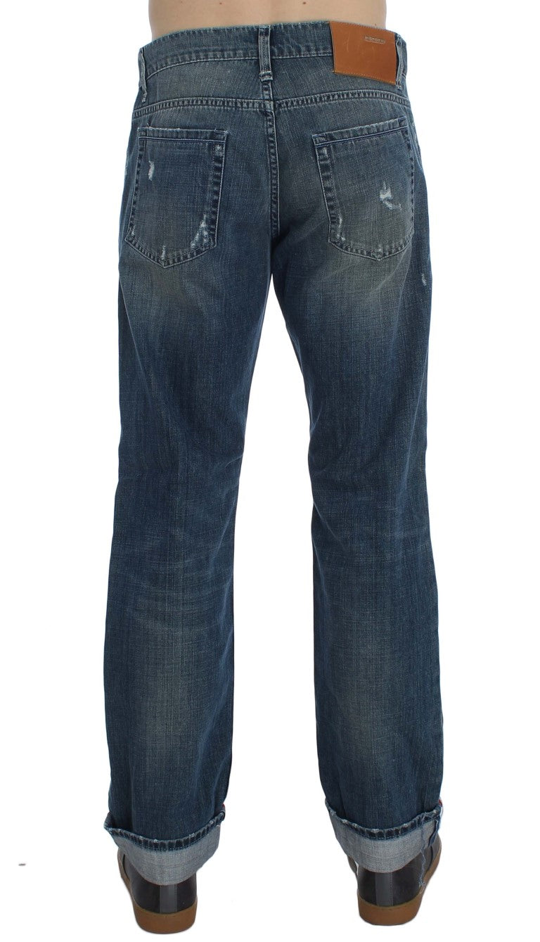 Acht Jeans aus Baumwolldenim in normaler Passform in blauer Waschung