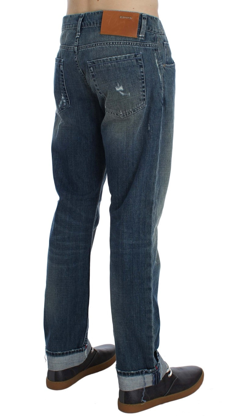 Acht Jeans aus Baumwolldenim in normaler Passform in blauer Waschung