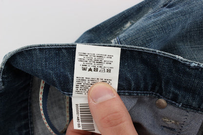 Acht Jeans aus Baumwolldenim in normaler Passform in blauer Waschung