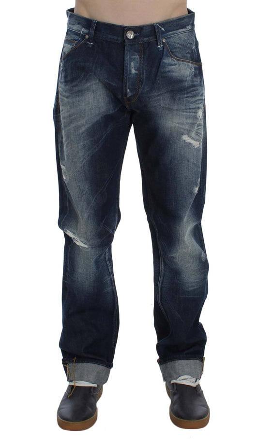 Acht Jeans aus Baumwolldenim in normaler Passform in blauer Waschung