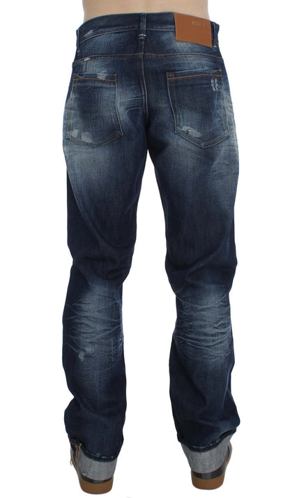 Acht Jeans aus Baumwolldenim in normaler Passform in blauer Waschung