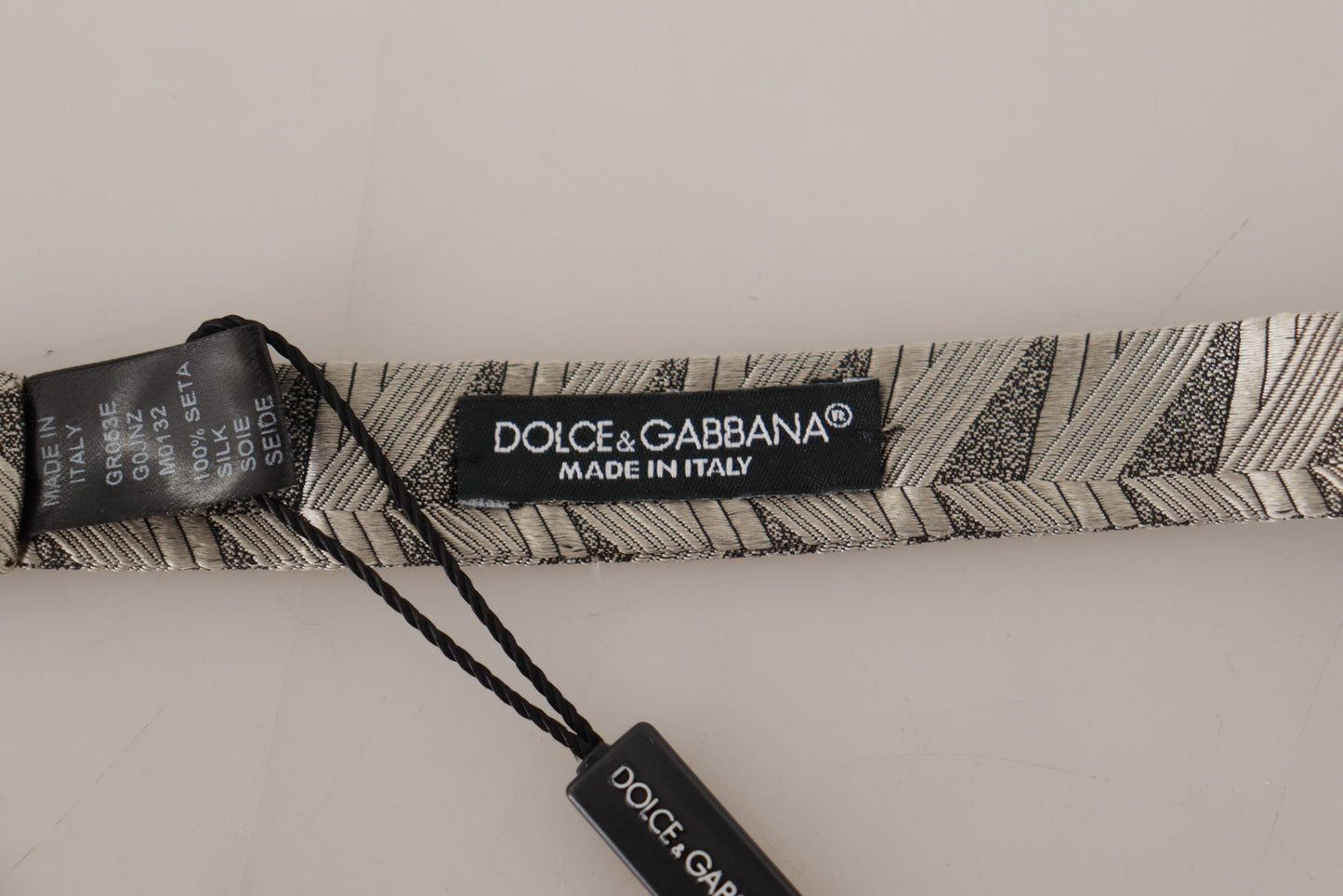 Dolce &amp; Gabbana – Graue Papillon-Fliege aus 100 % Seide mit verstellbarem Hals