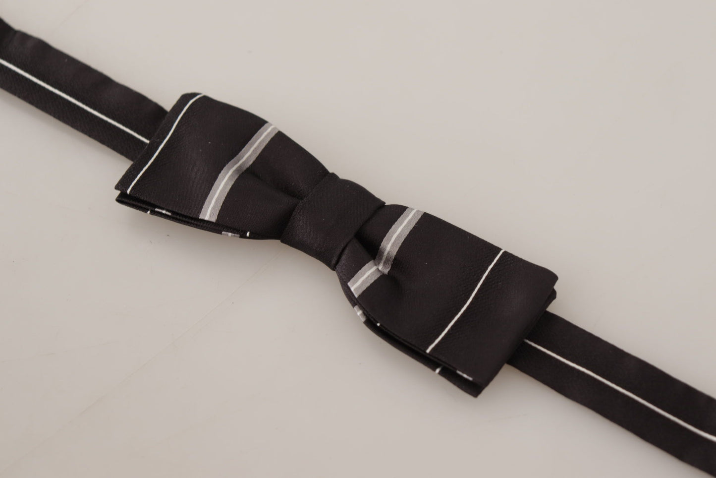 Dolce &amp; Gabbana – Papillon-Krawatte aus 100 % Seide mit schwarzem und grauem Futter