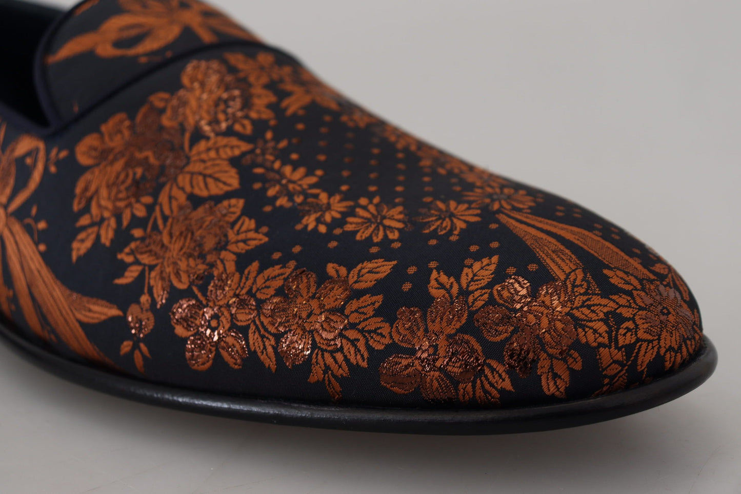 Dolce &amp; Gabbana – Hausschuhe mit Blumenmuster in Blau und Rostrot