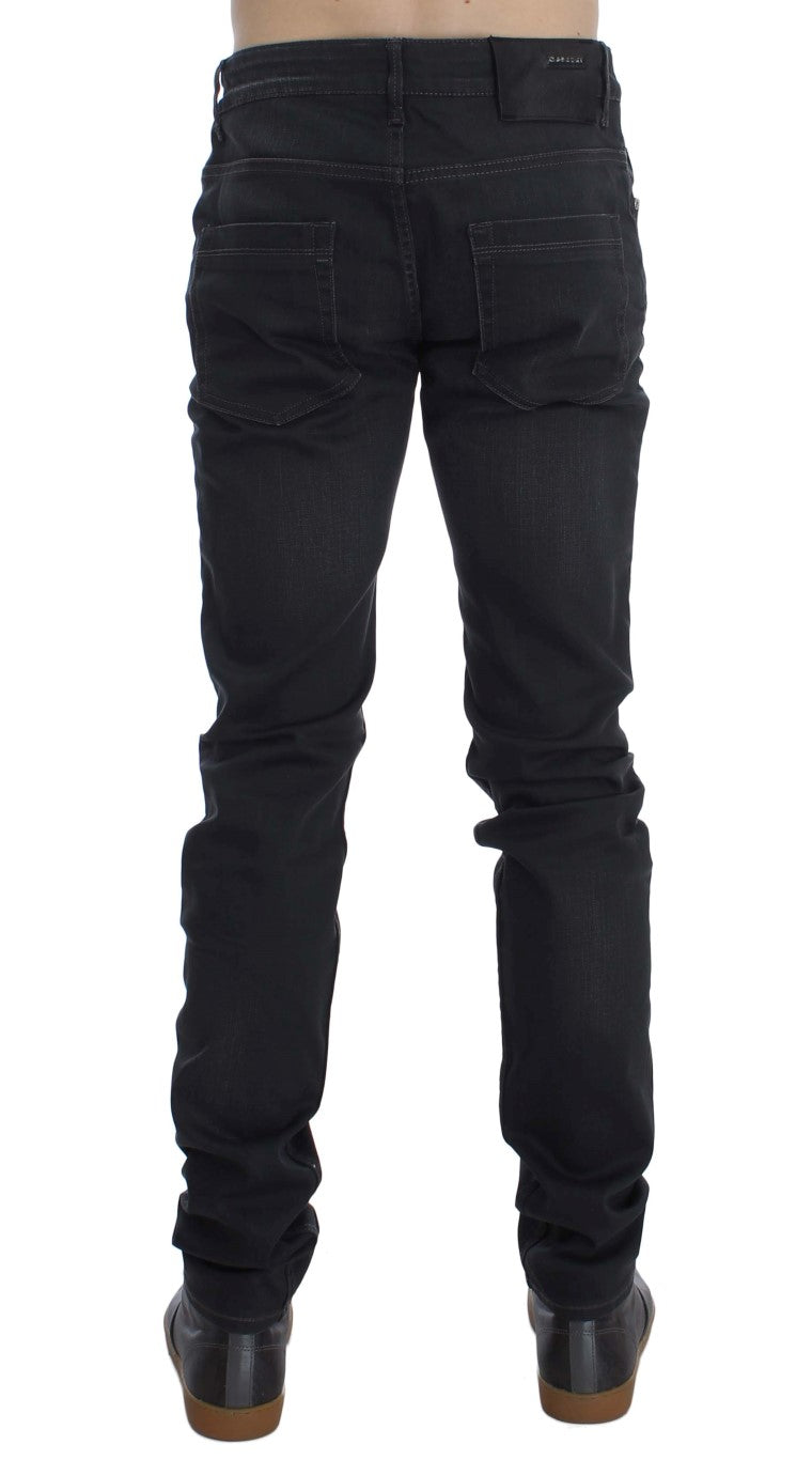 Acht Slim Fit Jeans aus Baumwollstretch in Grau