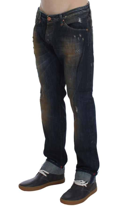 Acht Regular Straight Fit Jeans aus Baumwolle in blauer Waschung