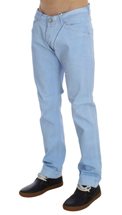 Acht Jeans mit niedriger Taille und Stretch-Baumwolle in Blau
