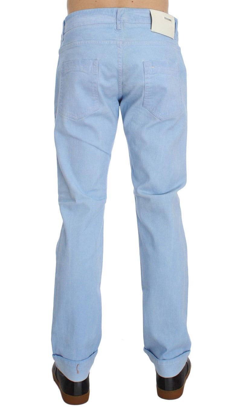 Acht Jeans mit niedriger Taille und Stretch-Baumwolle in Blau