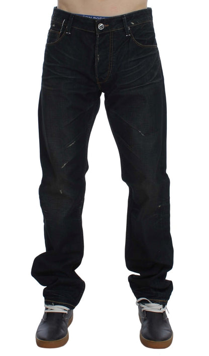 Acht Straight Fit Jeans aus Baumwolldenim in blauer Waschung
