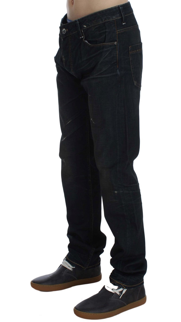 Acht Straight Fit Jeans aus Baumwolldenim in blauer Waschung