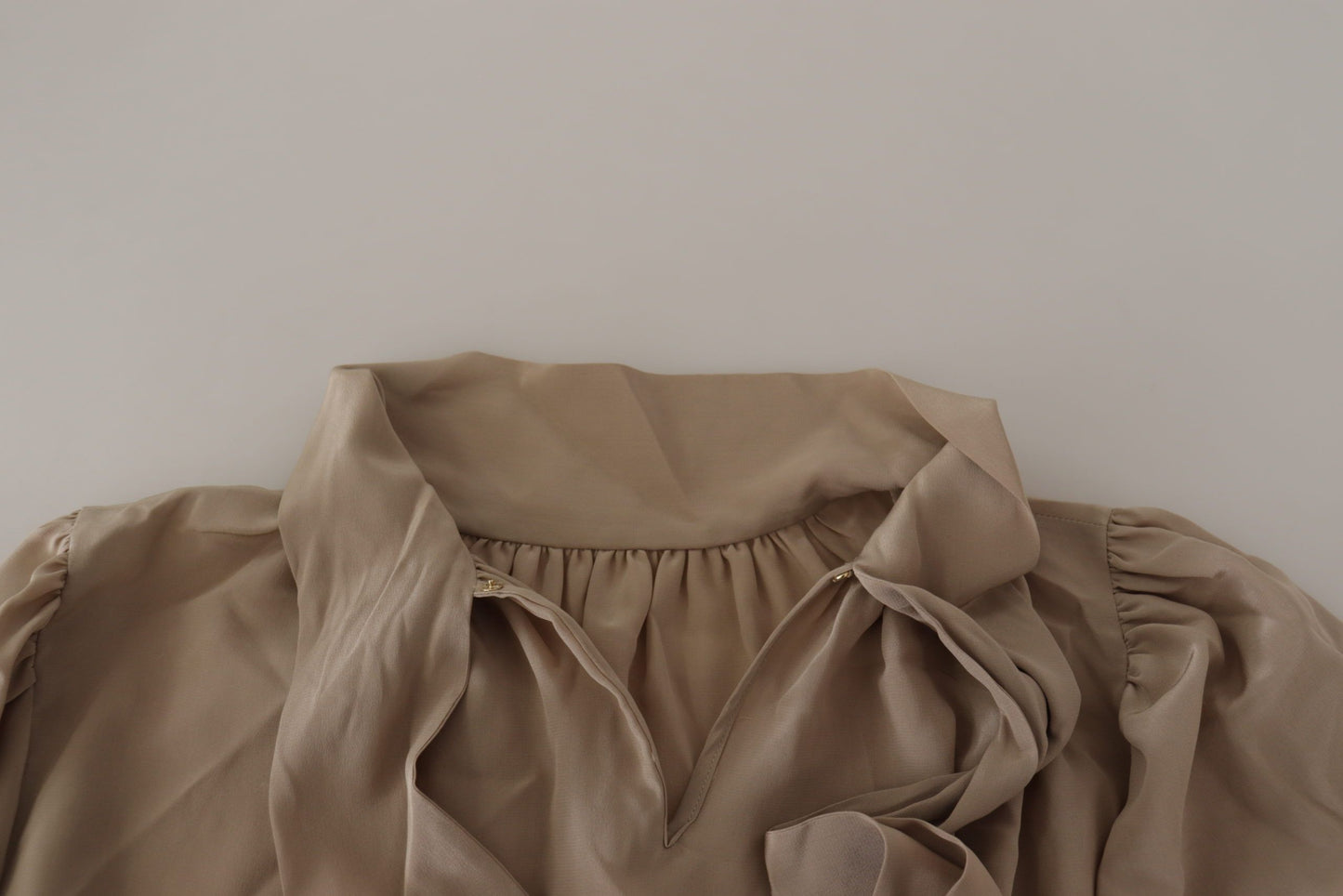 Dolce &amp; Gabbana – Bluse mit Ascot-Kragen und braunem Bund