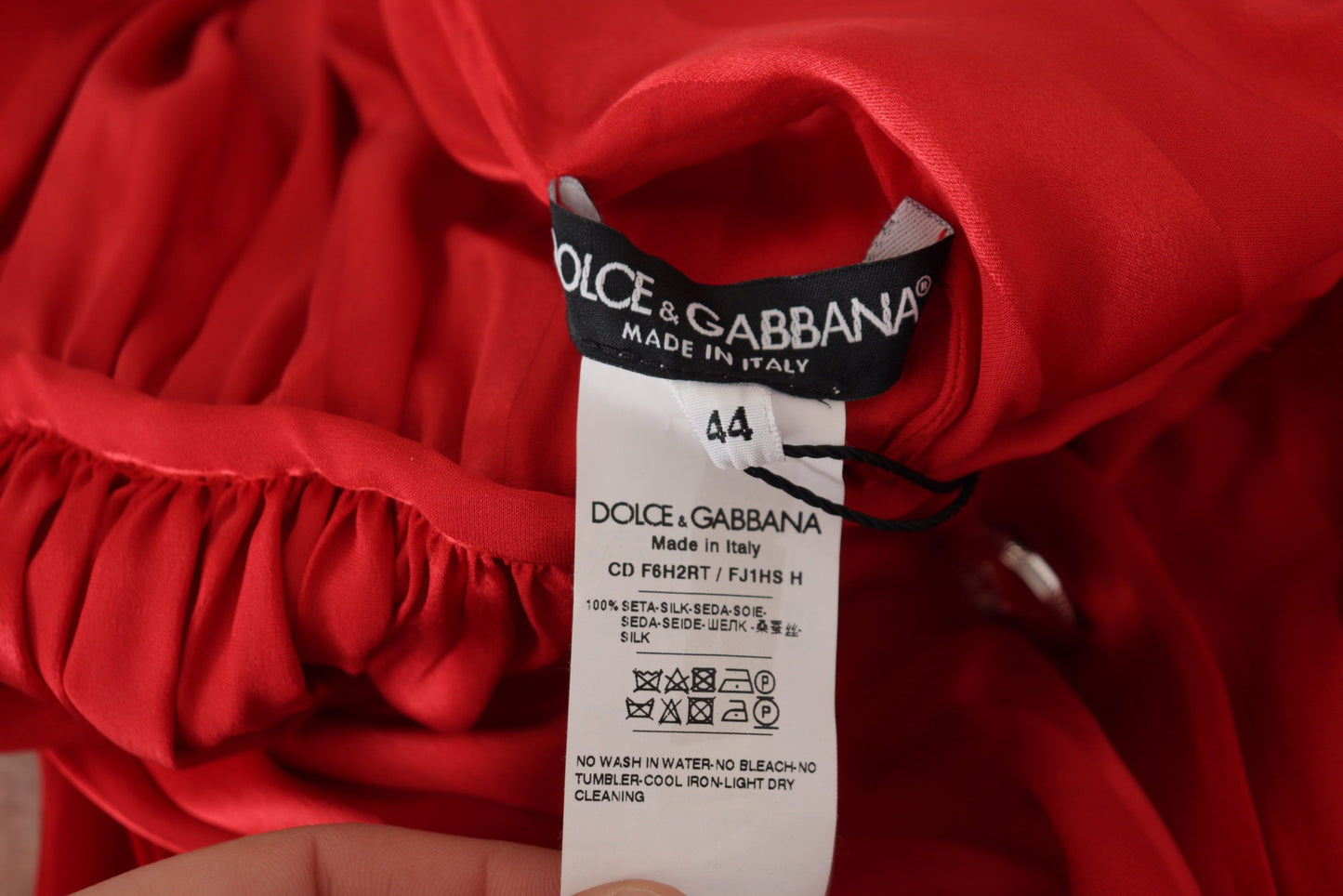 Dolce &amp; Gabbana – Rotes Midikleid aus Satinseide mit Knopfleiste und Gürtel
