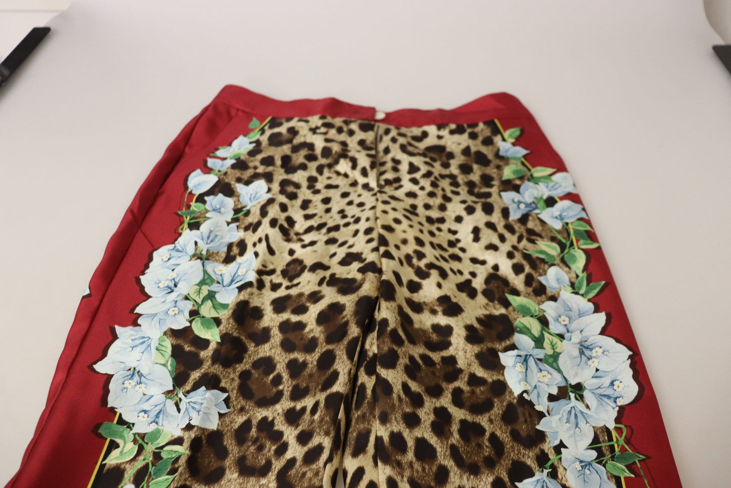 Dolce &amp; Gabbana – Mehrfarbige Hose mit Leopardenmuster und Flora-Print in mittlerer Taille