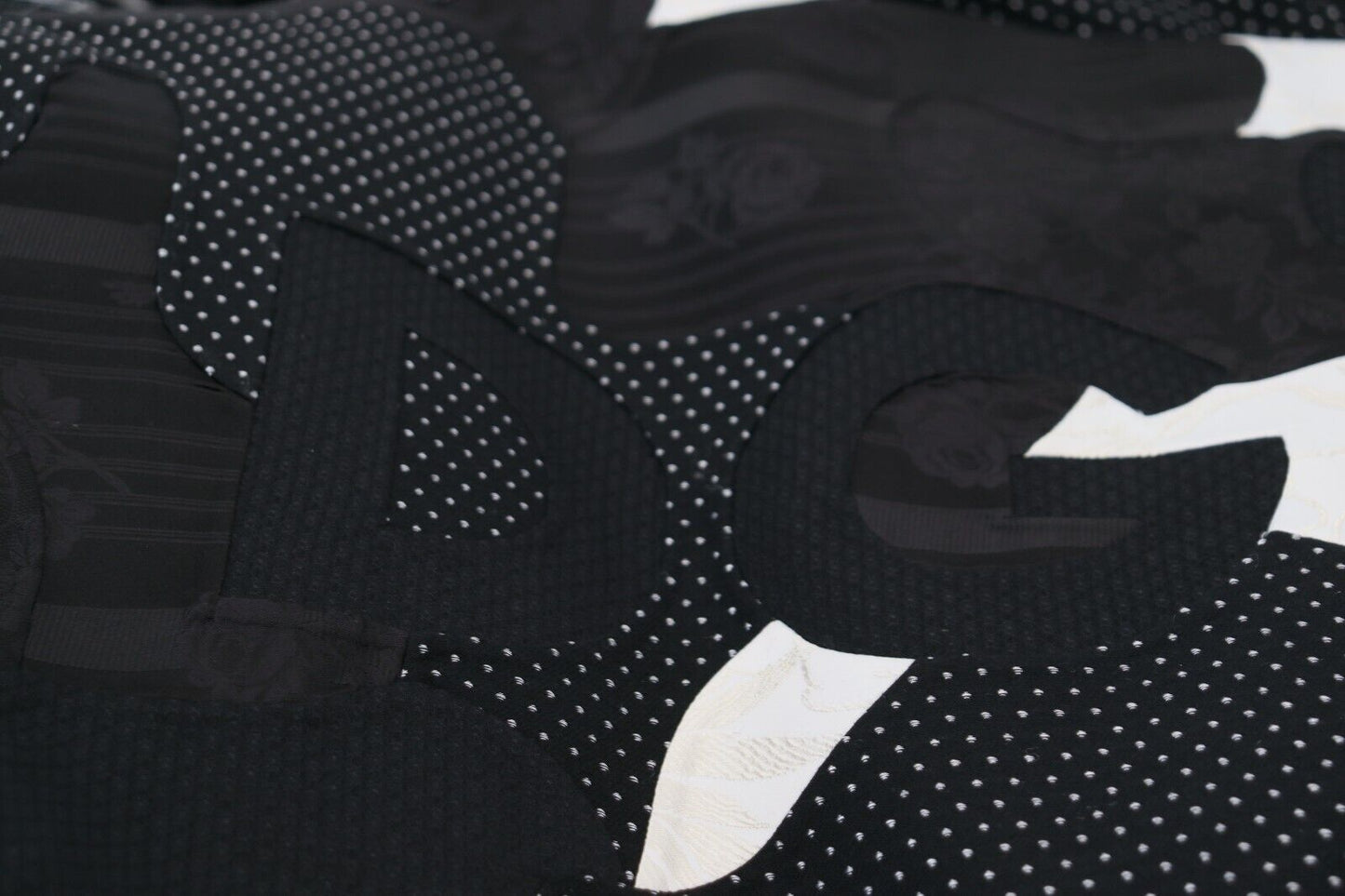 Dolce &amp; Gabbana – Schwarz-weiße Lammfelljacke mit durchgehendem Reißverschluss