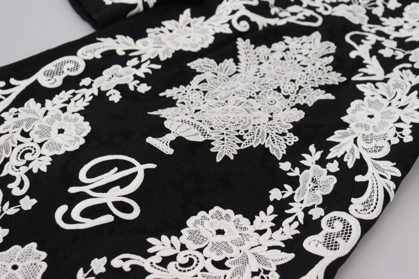 Dolce &amp; Gabbana – Schwarzes A-Linien-Kleid mit halblangen Ärmeln und Spitzenbesatz