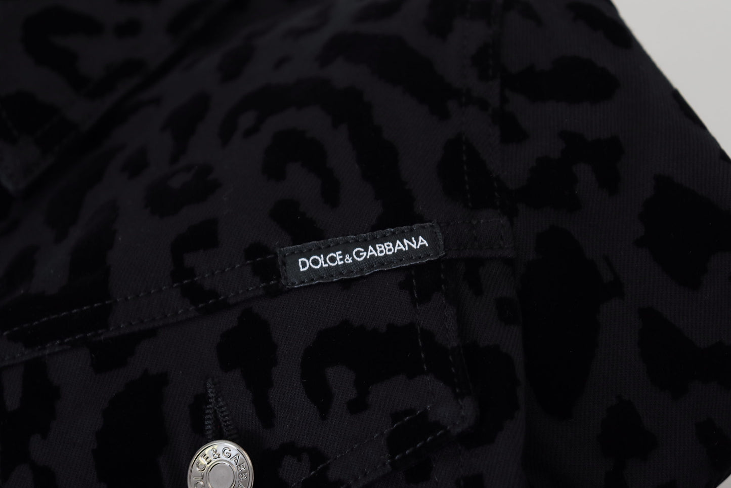 Dolce &amp; Gabbana – Schwarze Jeansjacke mit langen Ärmeln und Leopardenmuster