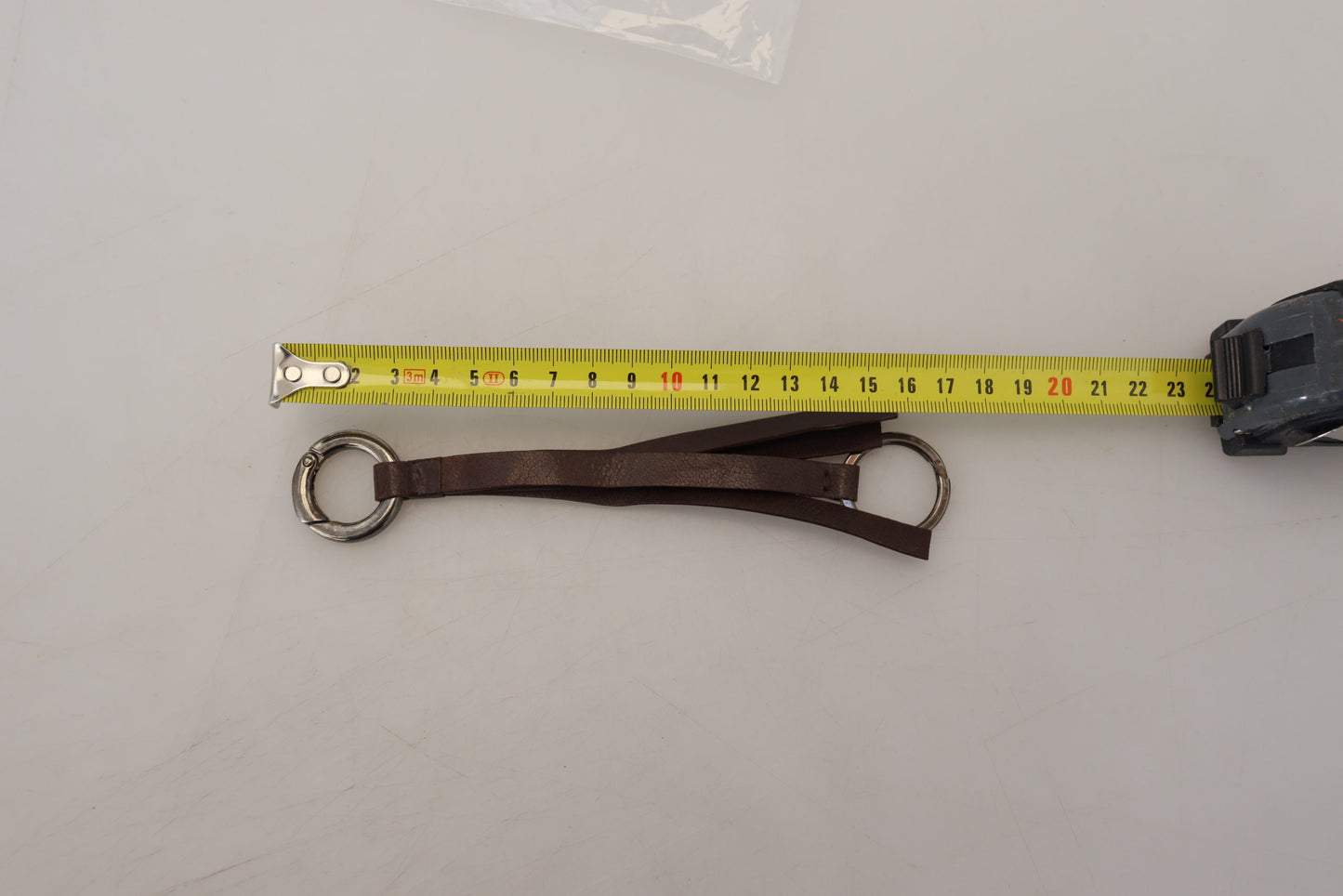 Costume National Schlüsselanhänger aus braunem Leder und silberfarbenem Metall