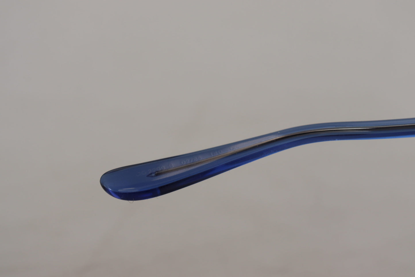 Dolce &amp; Gabbana – DG2209B – Sonnenbrille mit ovalen Metallkristallen in Gold