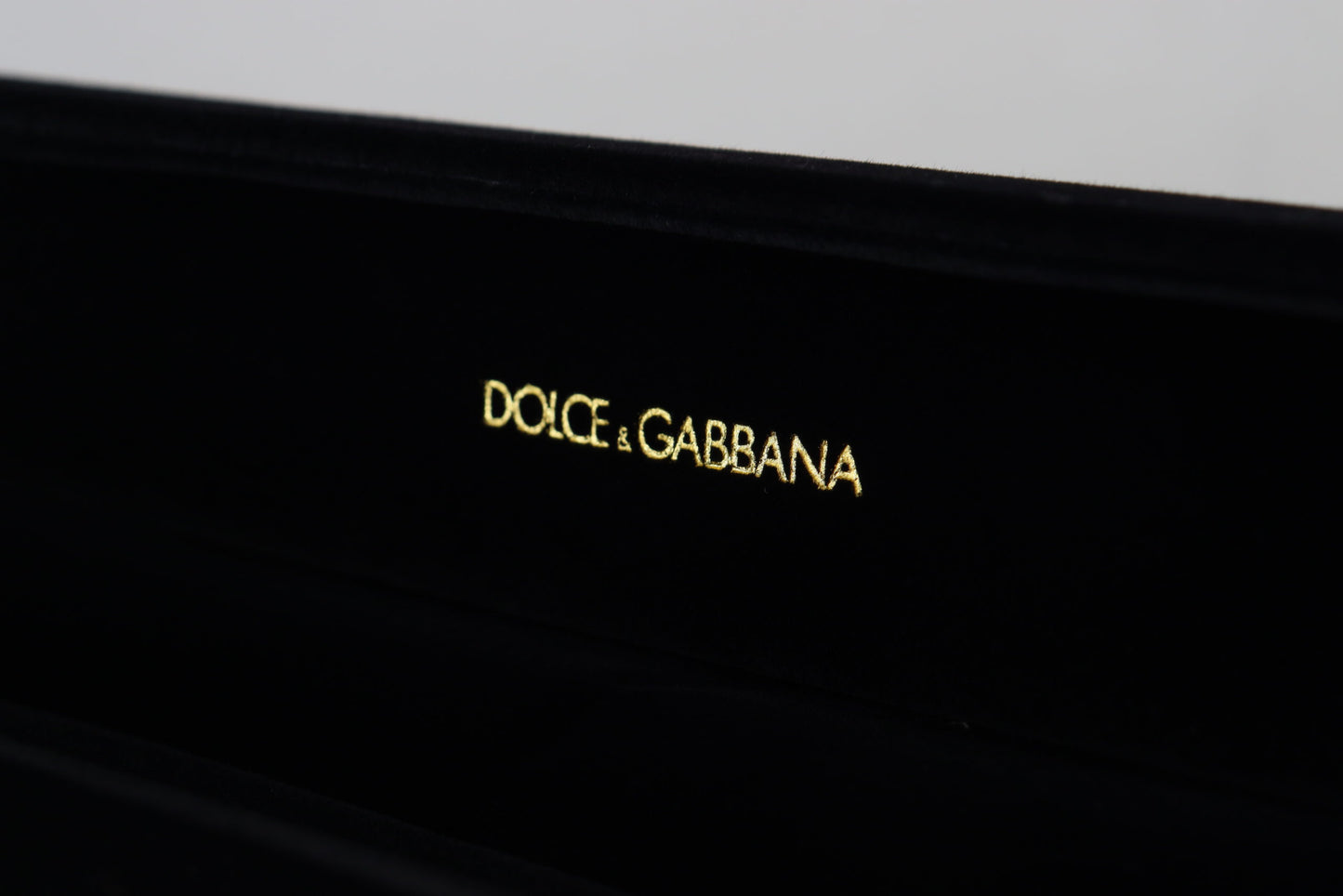 Dolce &amp; Gabbana – Aufbewahrungsbox für Armbänder und Schmuck aus schwarzem Samt mit Logo-Plakette