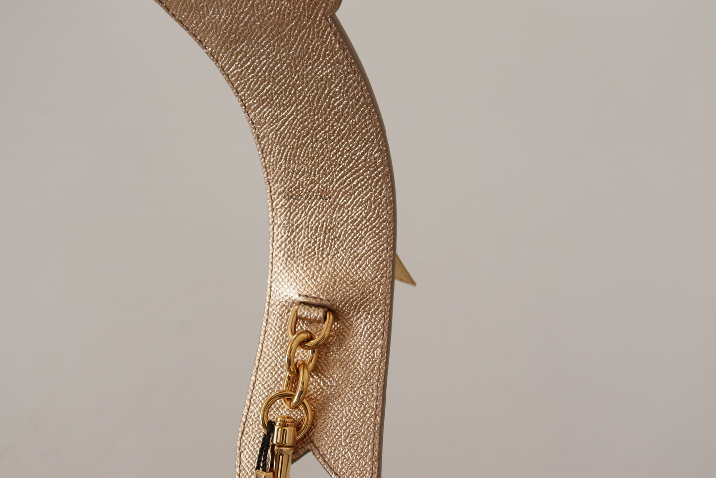 Dolce &amp; Gabbana Schulterriemen aus goldenem Leder mit LOVE-Patch