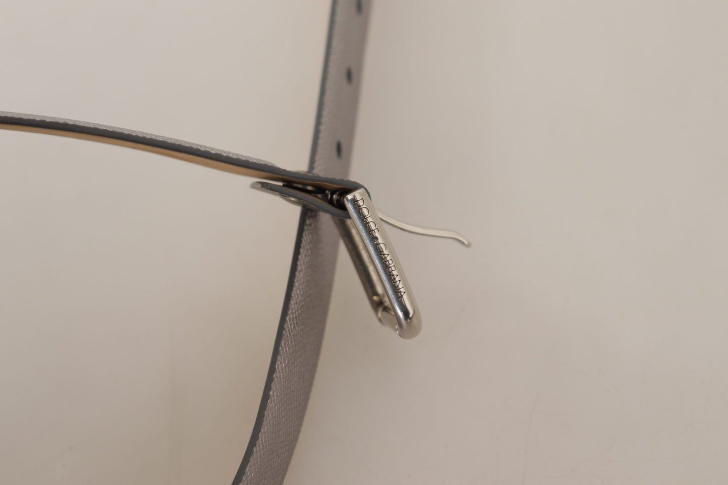 Dolce &amp; Gabbana Gürtel aus metallischem, silbernem Leder mit Metallschnalle