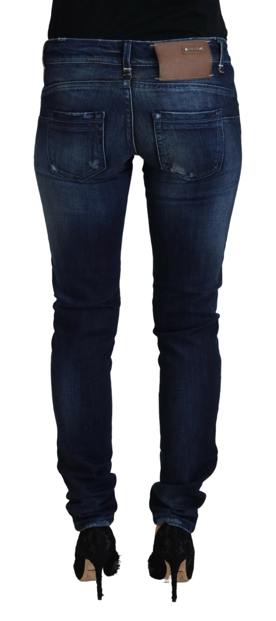 Acht Blaue, schmal geschnittene Damen-Jeans aus Baumwolle mit niedriger Taille